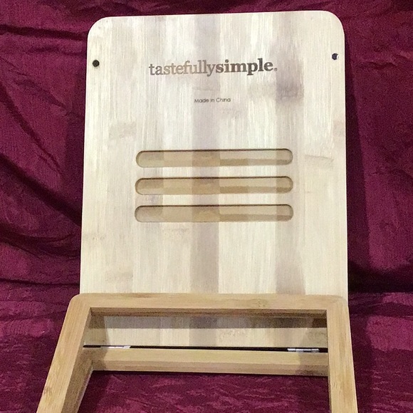 Bamboo wood iPad stand - Picture 3 of 4